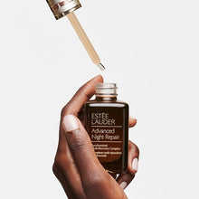 Cargar imagen en el visor de la galería, Suero facial Estee Lauder Advanced Night Repair (30 ml)