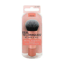 Cargar imagen en el visor de la galería, Real Techniques Mini Expert Face Brush for Foundation - Lindkart