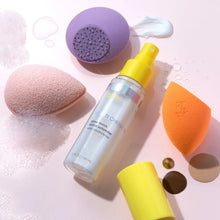 Cargar imagen en el visor de la galería, Esponja de maquillaje Real Techniques Sponge + Glow Radiance Complexion (3 uds.)