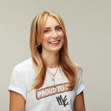 Cargar imagen en el visor de la galería, Base de maquillaje hidratante Essence Pretty Natural