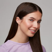 Cargar imagen en el visor de la galería, Highlighter Essence The Highlighter 01-mesmerizing Compact Powders (9 g)