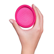 Charger l'image dans la galerie, Coupe Menstruelle Intimina Ziggy Cup Rose Fuchsia
