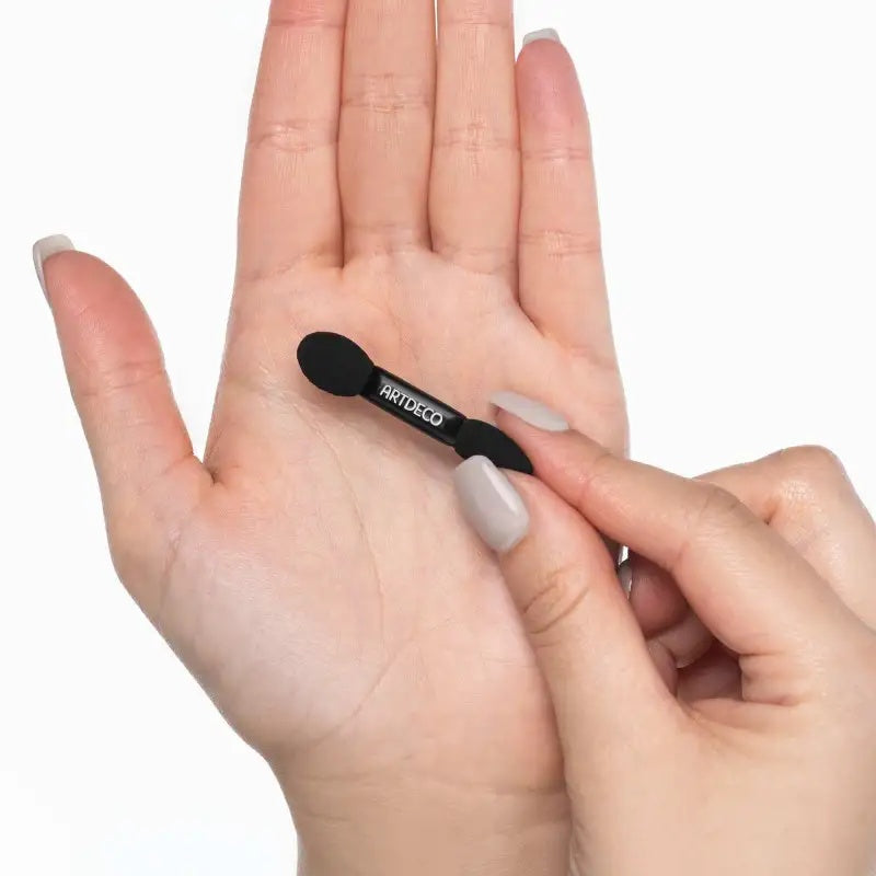 ARTDECO 6013 Rubicell duo applicator held in hand
