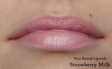 Cargar imagen en el visor de la galería, Barra de labios NYX Round fresa con leche (4 g)

