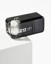 Cargar imagen en el visor de la galería, Perfume para hombre 212 Vip Black Carolina Herrera EDP (200 ml)
