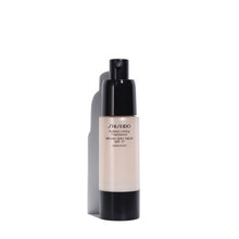 Lade das Bild in den Galerie-Viewer, Liquid Make Up Base Radiant Lifting Shiseido Spf 17 (30 ml) - Lindkart
