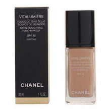 Cargar imagen en el visor de la galería, Liquid Make Up Base Vitalumière Chanel - Lindkart
